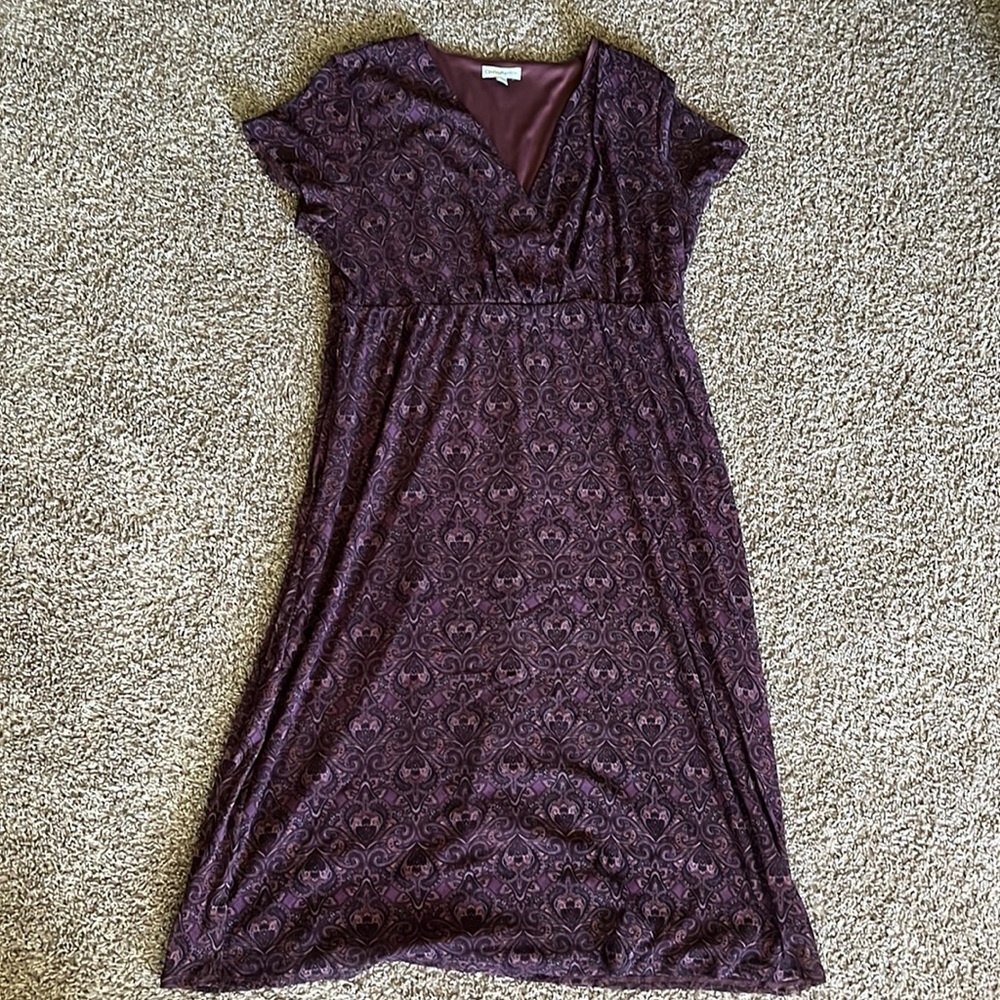 Women's Purple Paisley V-Neck Midi Dress